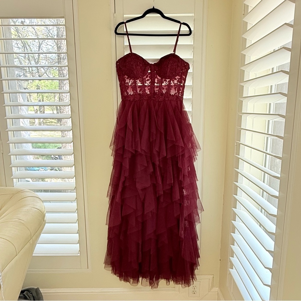Windsor Burgundy Tiered Tulle Lace Bodice Spaghetti Strap Formal Dress Sz 13/14